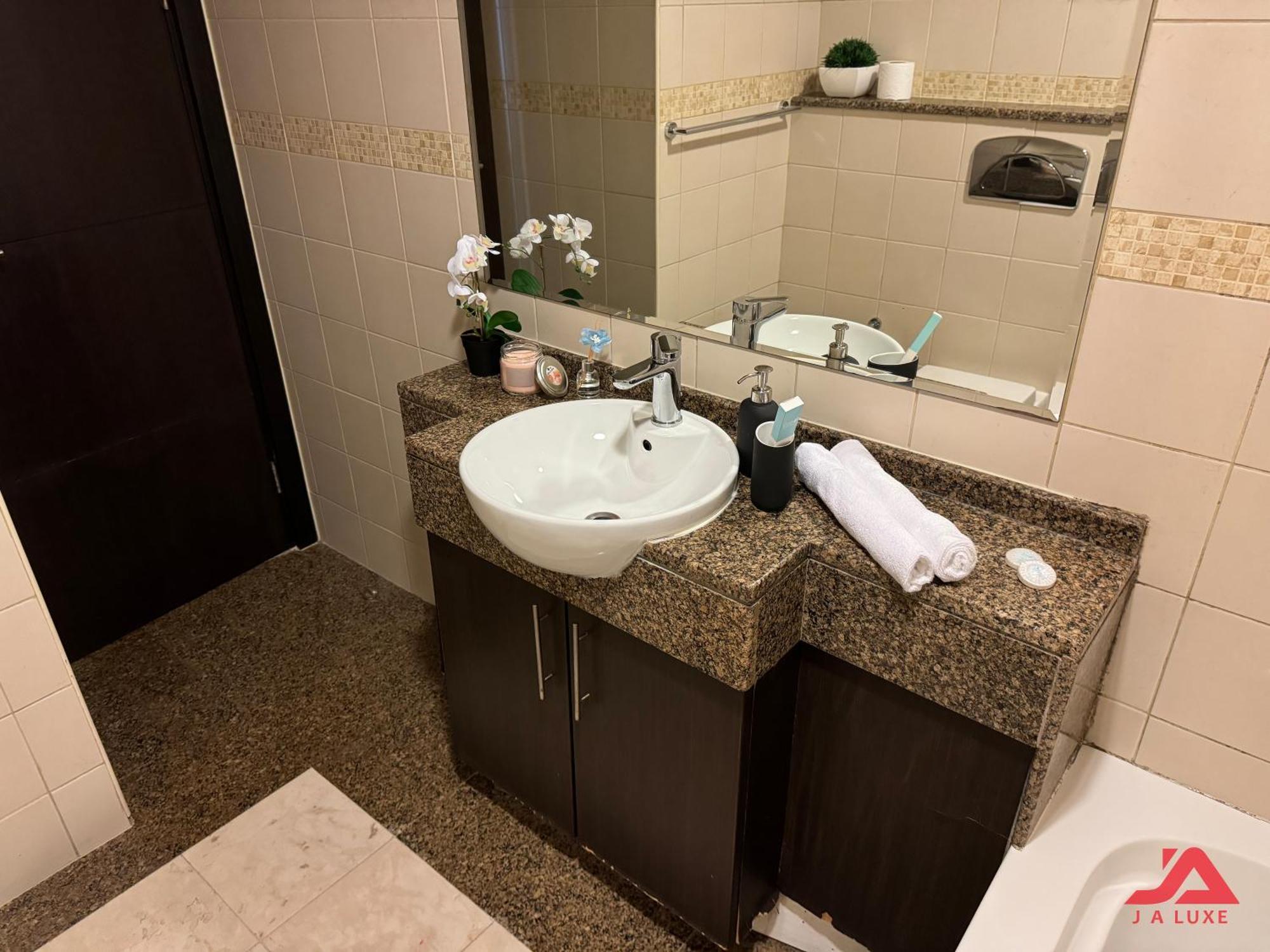 Cozy Marina & Sea View Apt In Bay Central Tower Dubai Marina With Modern Gym & Pool, Steps To Beach & Metro Bagian luar foto